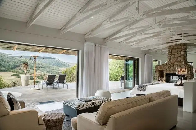 Nguni Private Luxury Suite with Gazebo (1)