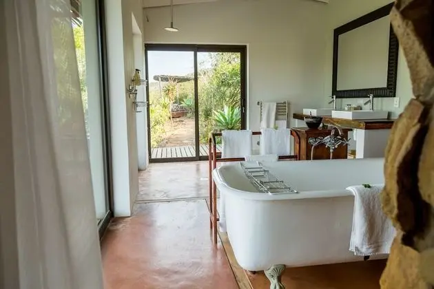 Nguni Private Luxury Suite with Gazebo (1)