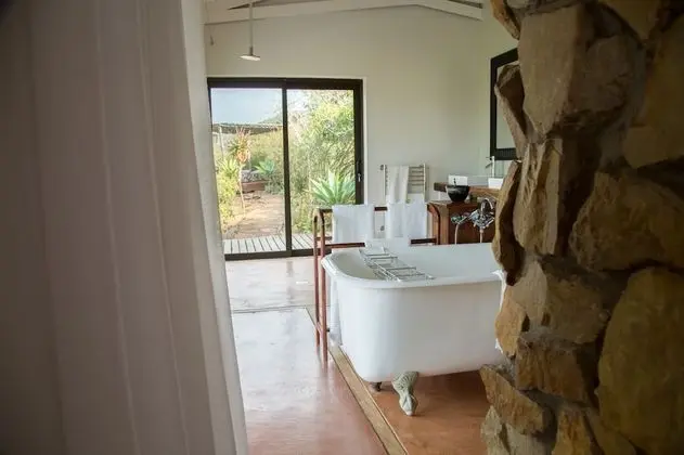 Nguni Private Luxury Suite with Gazebo (1)