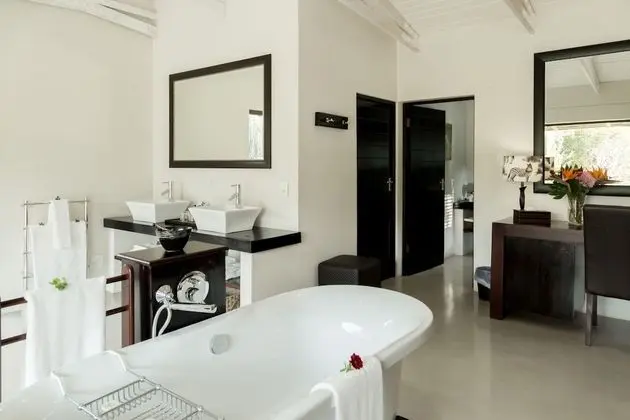 Nguni Private Luxury Suite with Gazebo (1)