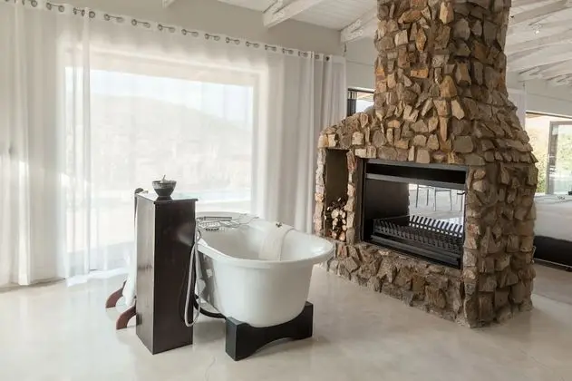 Nguni Private Luxury Suite with Gazebo (1)