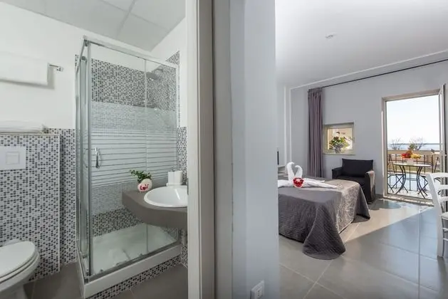 Büyük Yataklı Tek Kişilik Oda