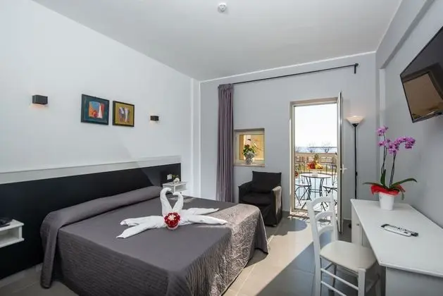 Büyük Yataklı Tek Kişilik Oda