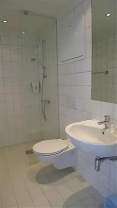 İki Ayrı Yataklı Oda, Küçük Mutfak