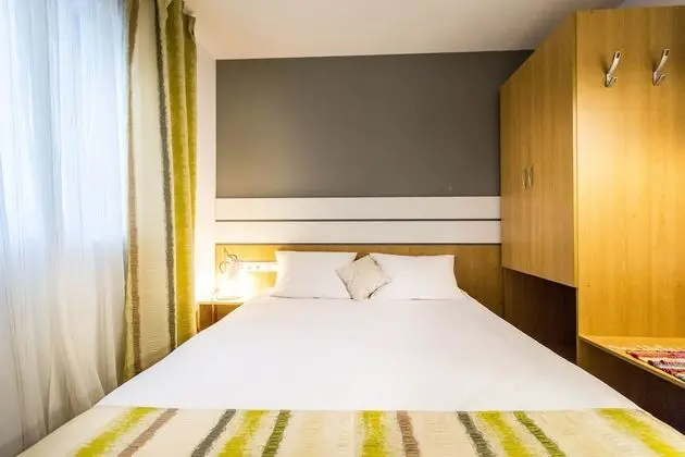 Standard Tek Büyük Yataklı Oda