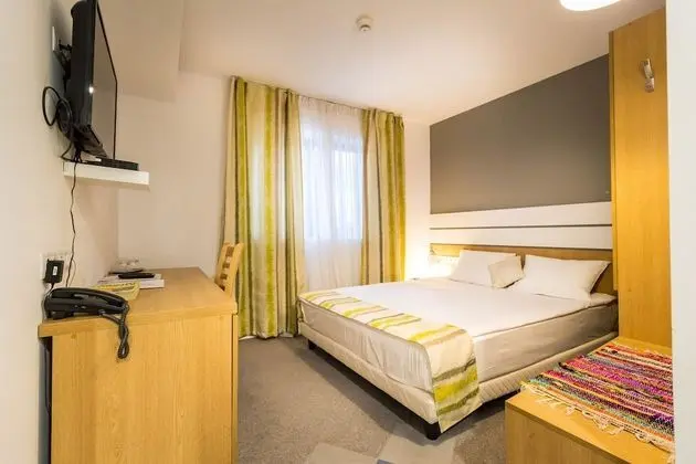 Standard Tek Büyük Yataklı Oda