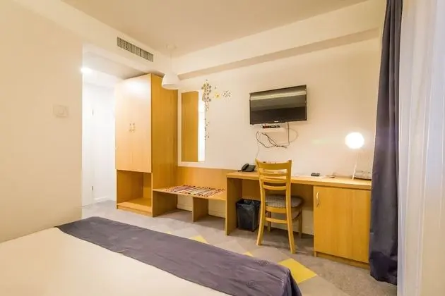 Standard Tek Büyük Yataklı Oda