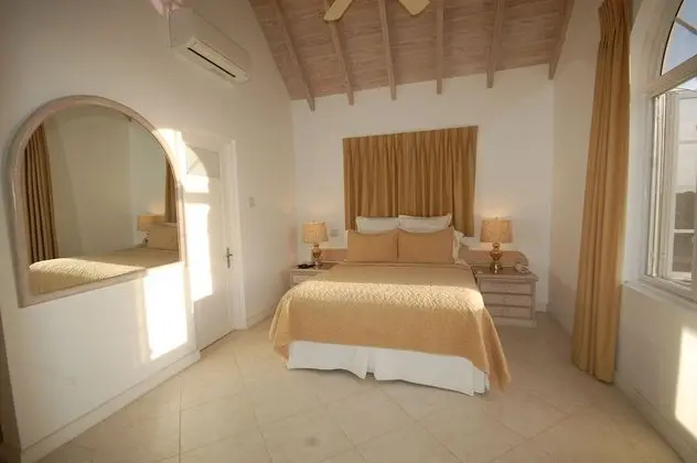3 Bedrooms, 1 King and 2 Queen Beds