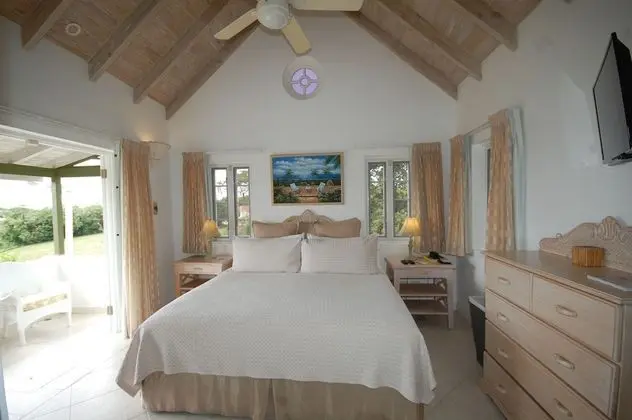 3 Bedrooms, 1 King and 2 Queen Beds