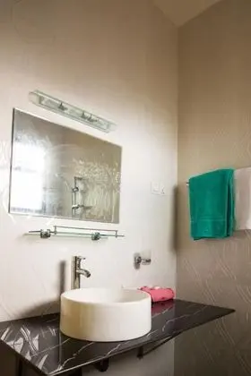 Luxury Tek Büyük Yataklı Oda, Banyolu/Duşlu, Bahçe Manzaralı