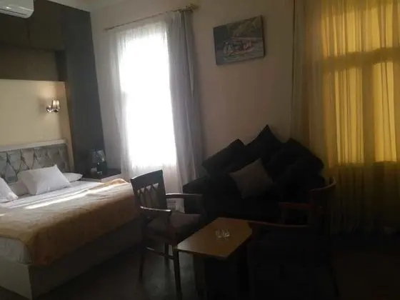Tek Büyük Yataklı Oda, Havuz Manzaralı