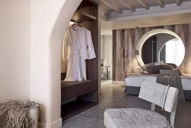 Elegant Suite with Sharing Pool (2 Adults)