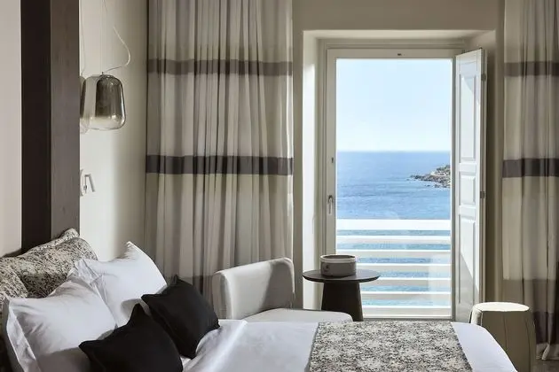 Sunset Deluxe Sea View Suite