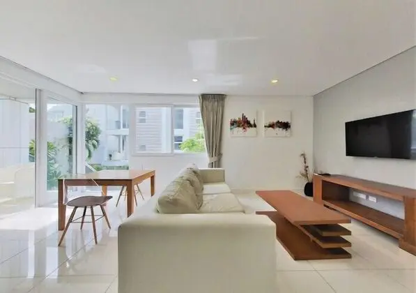 Deluxe One Bed Suite