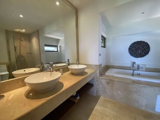 3 Bed Seaview