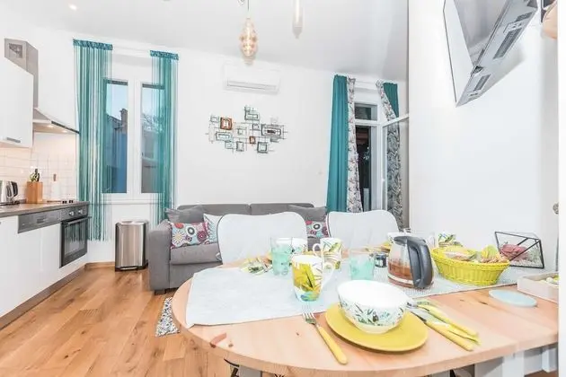 Superior Stüdyo, Balkon