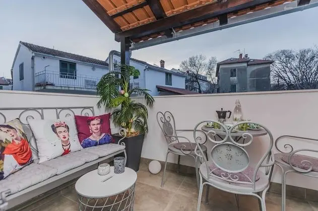 Superior Stüdyo, Balkon