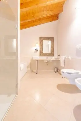 Junior Süit, Balkon, Göl Manzaralı