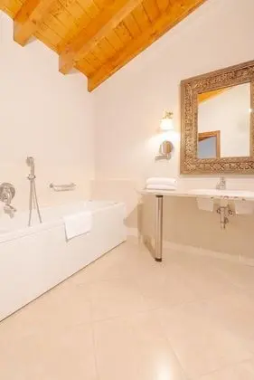 Junior Süit, Balkon, Göl Manzaralı