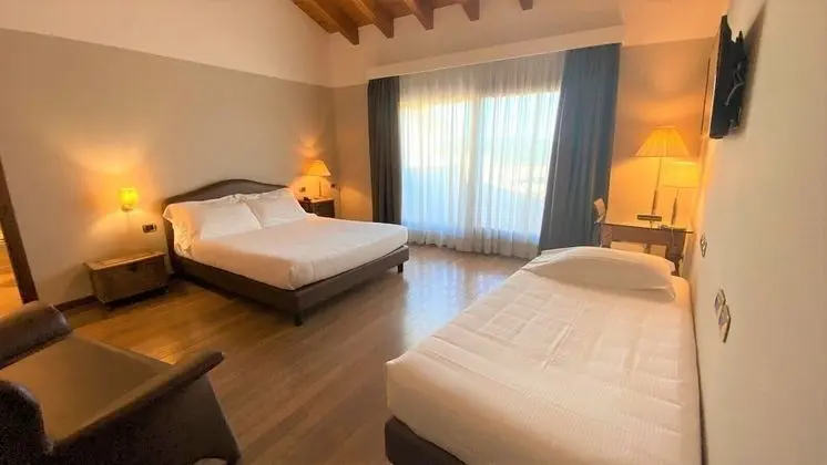 Superior Üç Kişilik Oda, Göl Manzaralı