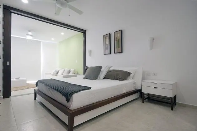 Luxury Apartment, 1 King Bed with Beach Club Access