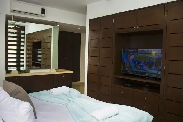 Luxury Apartment, 1 King Bed with Beach Club Access