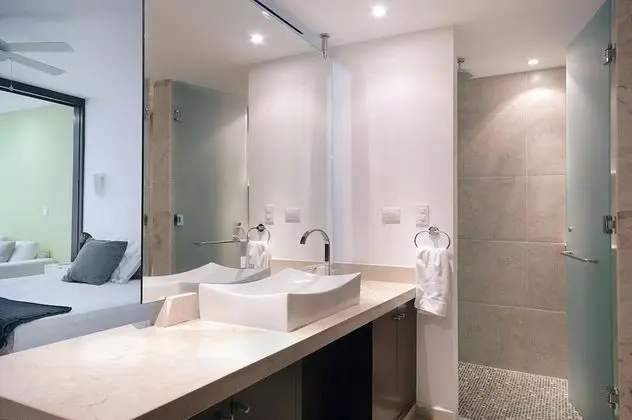Luxury Apartment, 1 King Bed with Beach Club Access