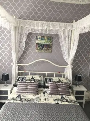 Tek Büyük Yataklı Oda (4 poster)