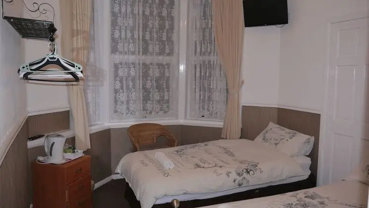Üç Kişilik Oda