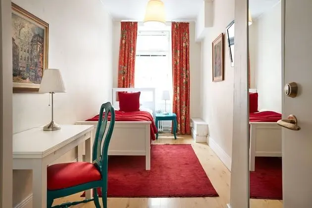 Tek Kişilik Oda, Ortak Banyo (Located in corridor)