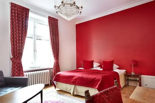 Üç Kişilik Oda, Ortak Banyo (Located in corridor)