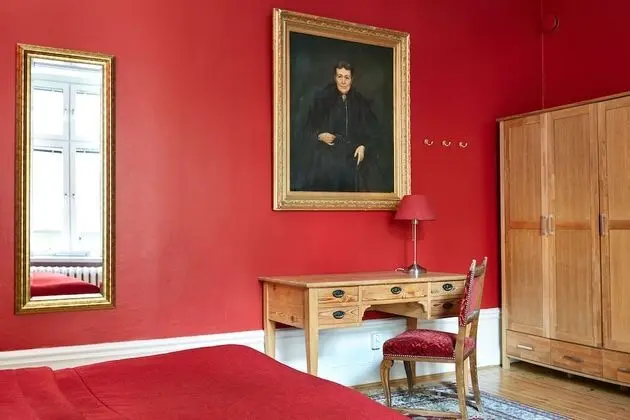 Üç Kişilik Oda, Ortak Banyo (Located in corridor)