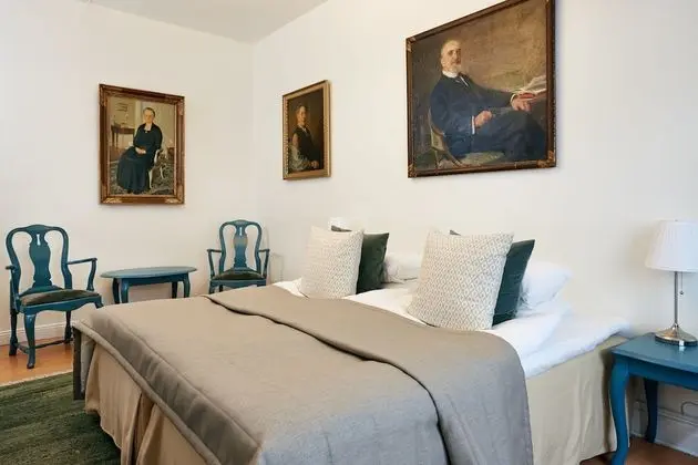 Üç Kişilik Oda, Ortak Banyo (Located in corridor)