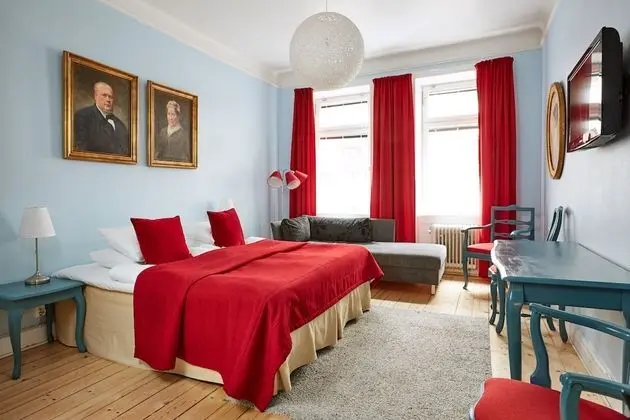 Üç Kişilik Oda, Ortak Banyo (Located in corridor)