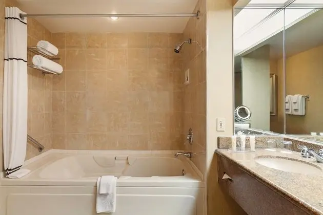 Luxury Oda, 2 Büyük (Queen) Boy Yatak, Sigara İçilebilir, Nehir Manzaralı