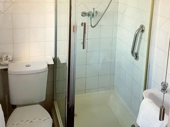 Tek Büyük Yataklı Oda, Banyolu/Duşlu