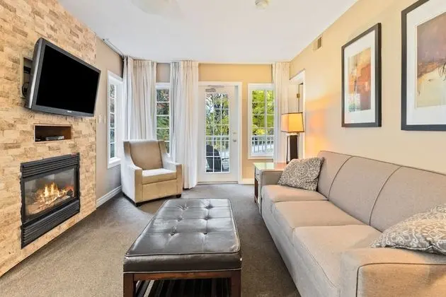 2062/2063 Carriage Country w/ Pool