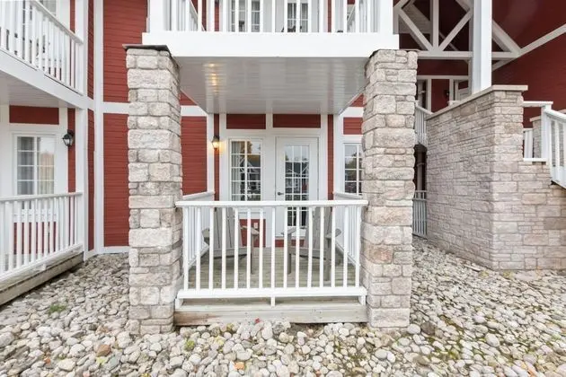 2062/2063 Carriage Country w/ Pool