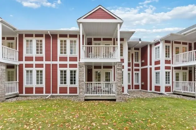2062/2063 Carriage Country w/ Pool