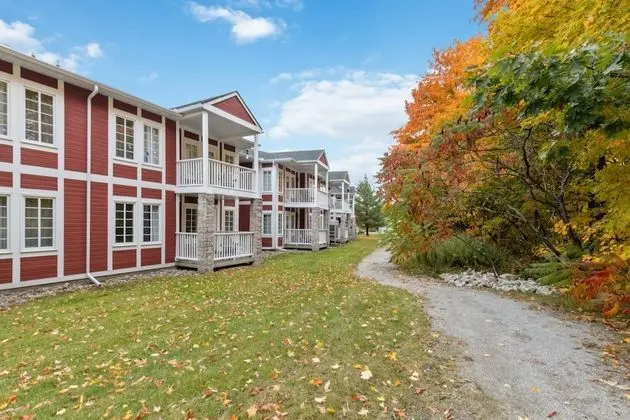 2062/2063 Carriage Country w/ Pool