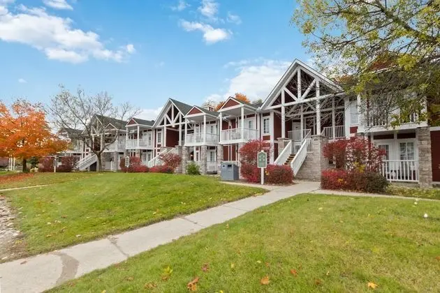 2062/2063 Carriage Country w/ Pool