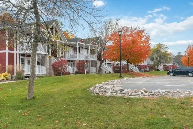 2062/2063 Carriage Country w/ Pool