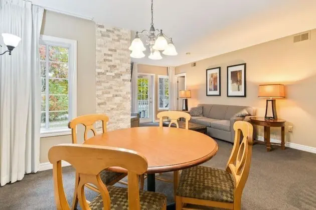 2062/2063 Carriage Country w/ Pool
