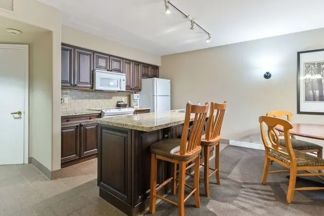 2062/2063 Carriage Country w/ Pool