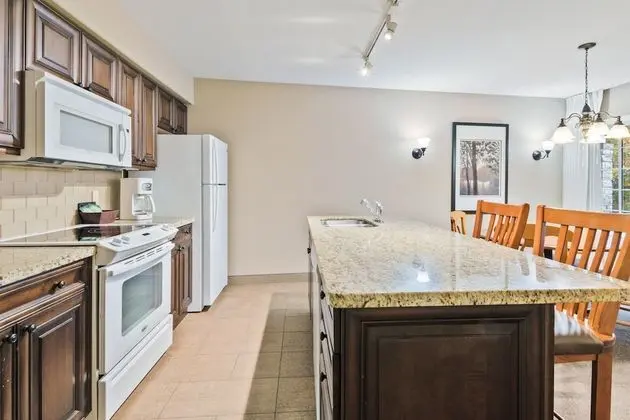 2062/2063 Carriage Country w/ Pool