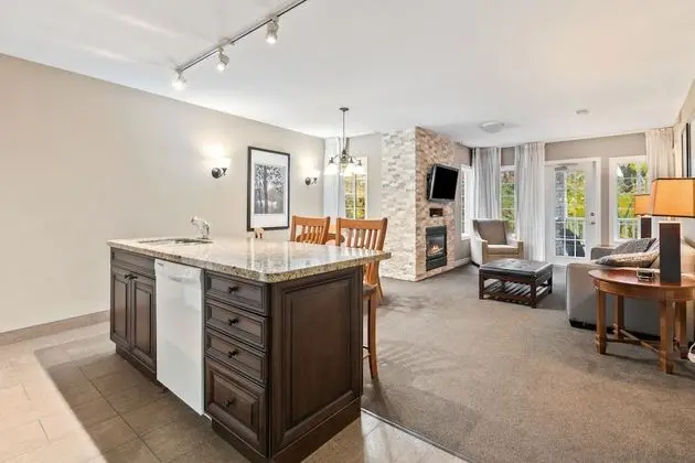 2062/2063 Carriage Country w/ Pool