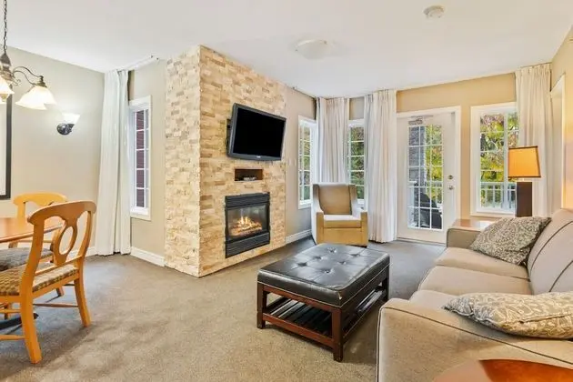 2062/2063 Carriage Country w/ Pool