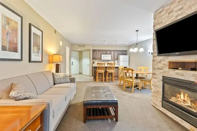 2062/2063 Carriage Country w/ Pool
