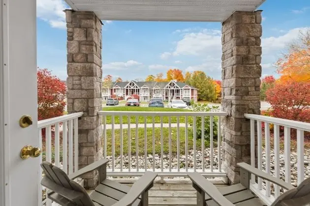 2062/2063 Carriage Country w/ Pool