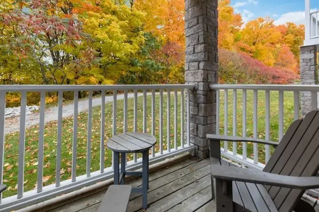 2062/2063 Carriage Country w/ Pool
